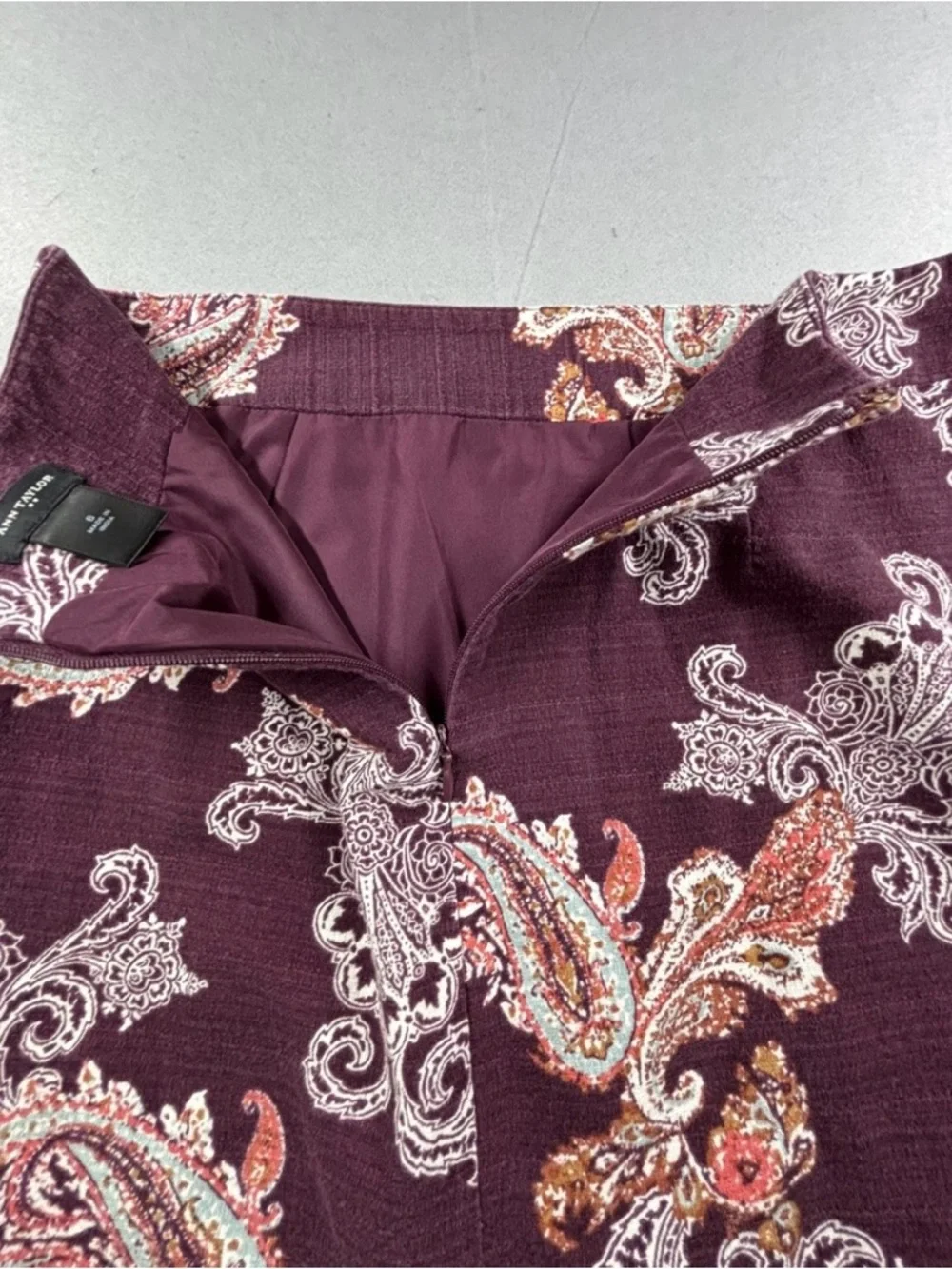Ann Taylor Burgundy Paisley Pencil‎ Skirt